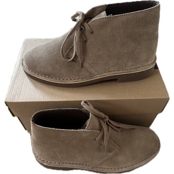 Clarks Acre Bridge Suede Desert Boots Sand Tan Size 6.5M New - Picture 1 of 8